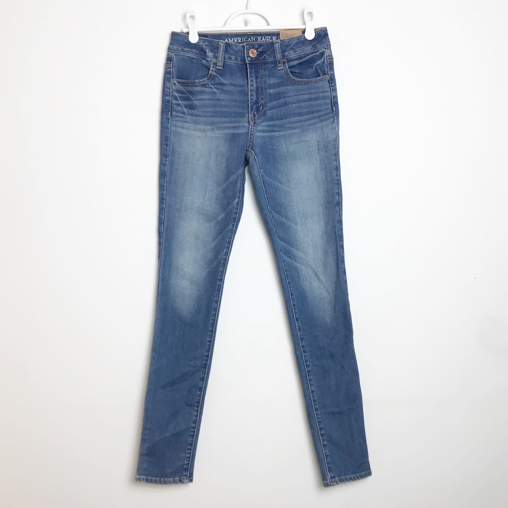 AMERICAN EAGLE Hi Rise Jegging Medium Wash Jean